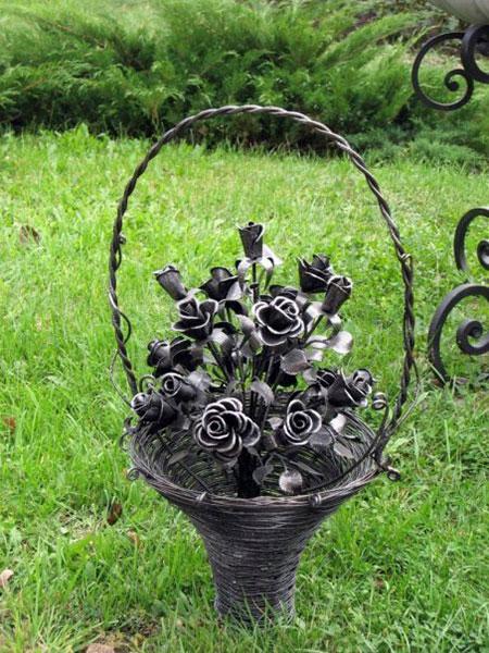 iron art furniture and garden decorations