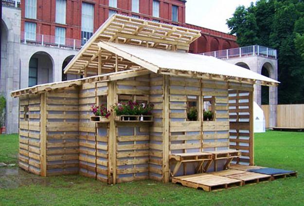 Recycling Wood Pallets for Building Everything in Your Home