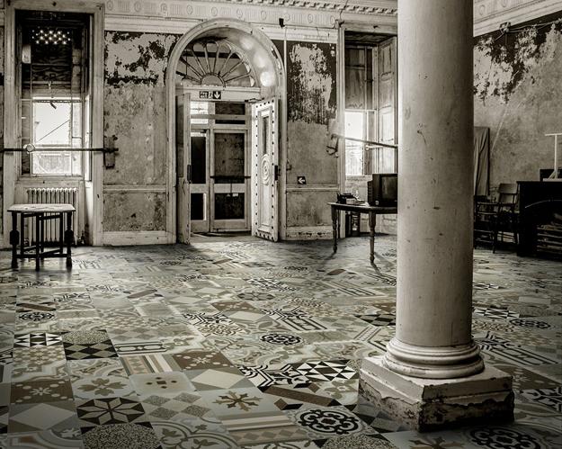 Vintage Style Floor Tiles For Spectacular Eclectic Interior Design