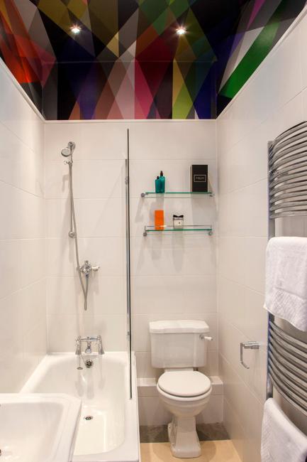 small bathroom remodeling ideas with colorful details