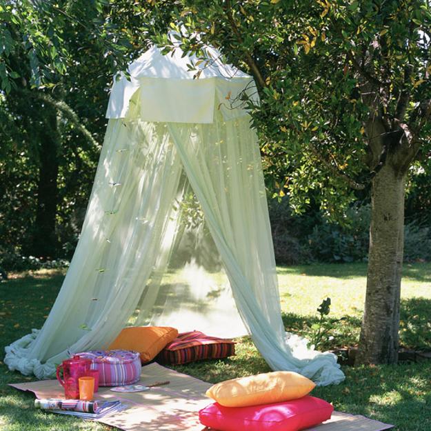 summer decorating with mosquito netting to create protected from bugs shelters