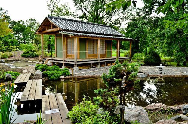 Beautiful Garden  House  Designs  Adding Leaisure of Studio 