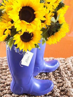 25 Sunny Flower Arrangements Making Great Yard Decorations and Table