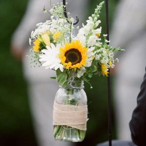 25 Sunny Flower Arrangements Making Great Yard Decorations and Table