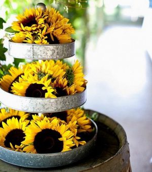 25 Sunny Flower Arrangements Making Great Yard Decorations and Table