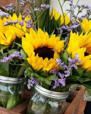 25 Sunny Flower Arrangements Making Great Yard Decorations and Table
