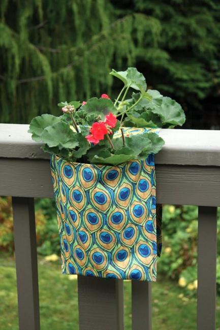 https://www.lushome.com/wp-content/uploads/2015/09/fabric-bages-with-flowers-for-railing-decorating-2.jpg