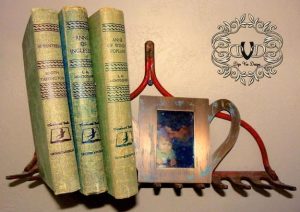 25 Rake Storage Ideas Creating Unique Vintage Style Accents for Modern ...