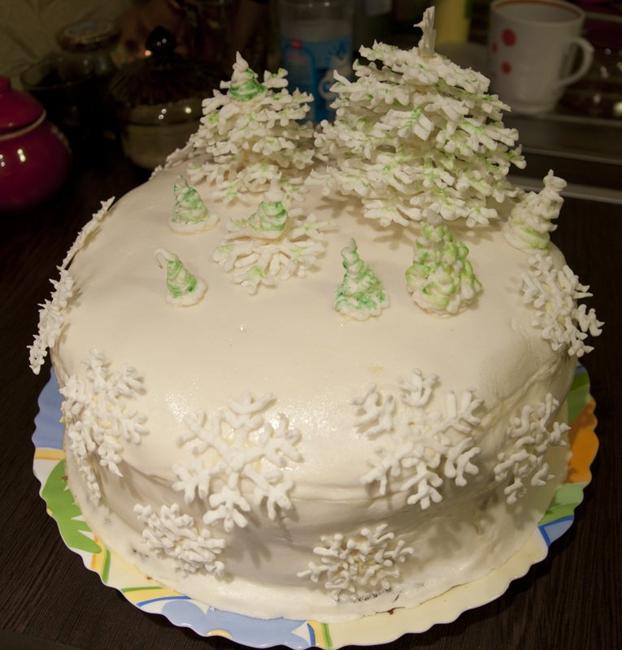Festive Christmas Cake Decoration with Holiday Trees, the ...