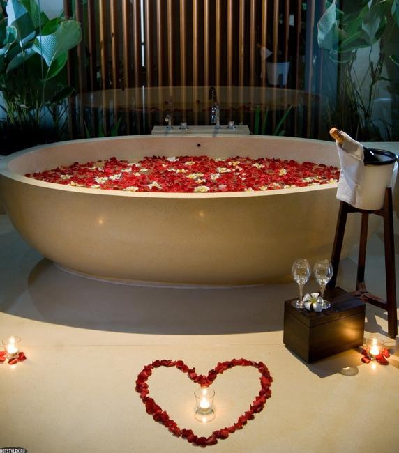 22 Sensual Valentines Day Ideas Romantic  Bathroom and Tub 