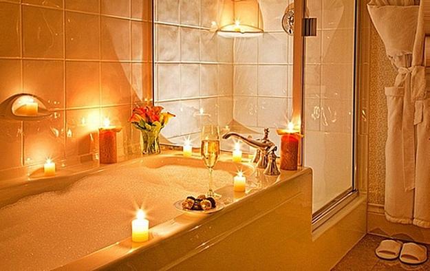 22 Sensual Valentines Day Ideas, Romantic Bathroom and Tub Decorating