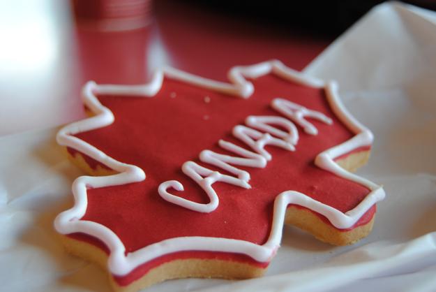 canada maple leaf cookies