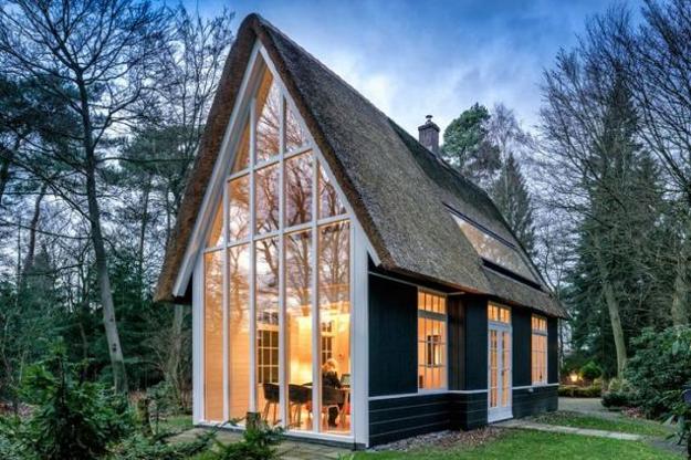 garden house with glass wall