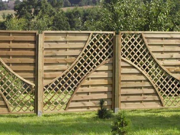 Beautiful Fence Designs Blending Various Materials for Unique, Modern Walls