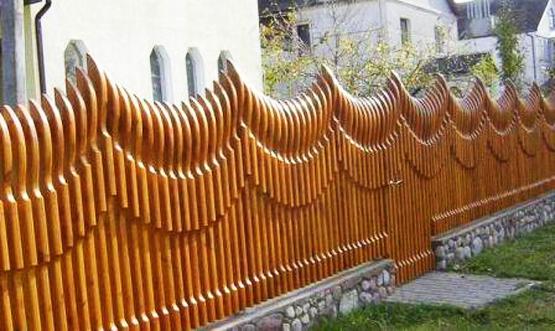 Beautiful Fence Designs Blending Various Materials for Unique, Modern Walls