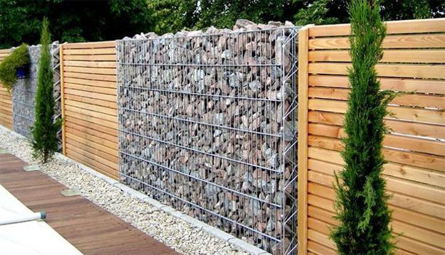 Beautiful Fence Designs Blending Various Materials for Unique, Modern Walls