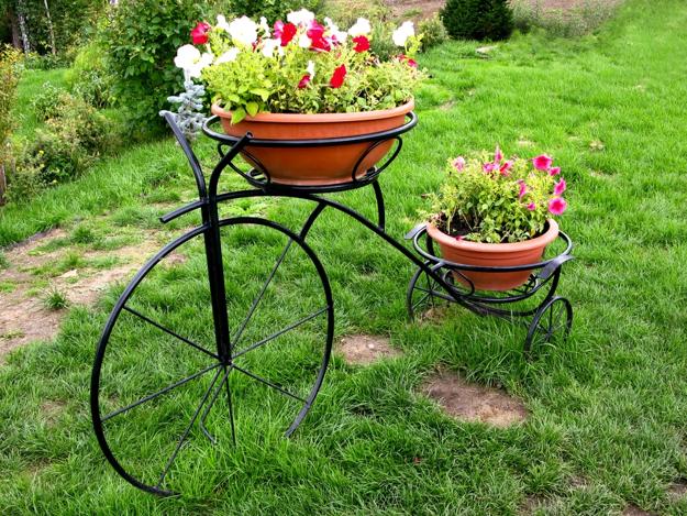 Green White Takefuns Small Artificial Flowers Garden Nostalgic Bicycle Artificial Flower Decor Plant Stand Mini Garden for Home Wedding Decoration