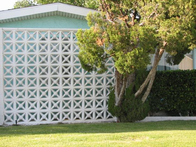 Geometric Patterns of Screen Blocks Beautifully Decorating 