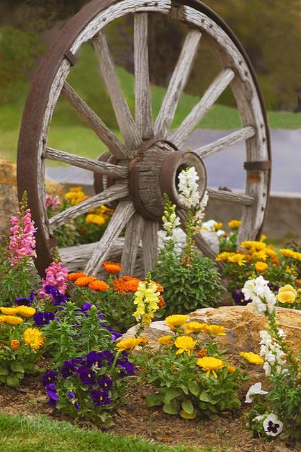 Recycling Antique Wheels for Unique Garden Decorations in Vintage Style