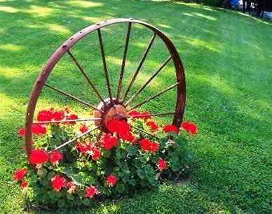 Recycling Antique Wheels for Unique Garden Decorations in 