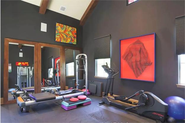 Home Gym Decorating Ideas / Make a Home Gym in Any Space | HGTV / Inspired by her, i built a home gym in my pad, and i can vouch for the fact that it was every bit worth it!