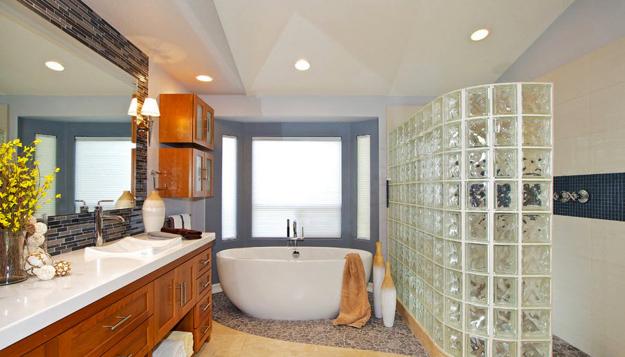 Custom Glass Block Shower Designs Add Beautiful Curves to Modern Bathrooms