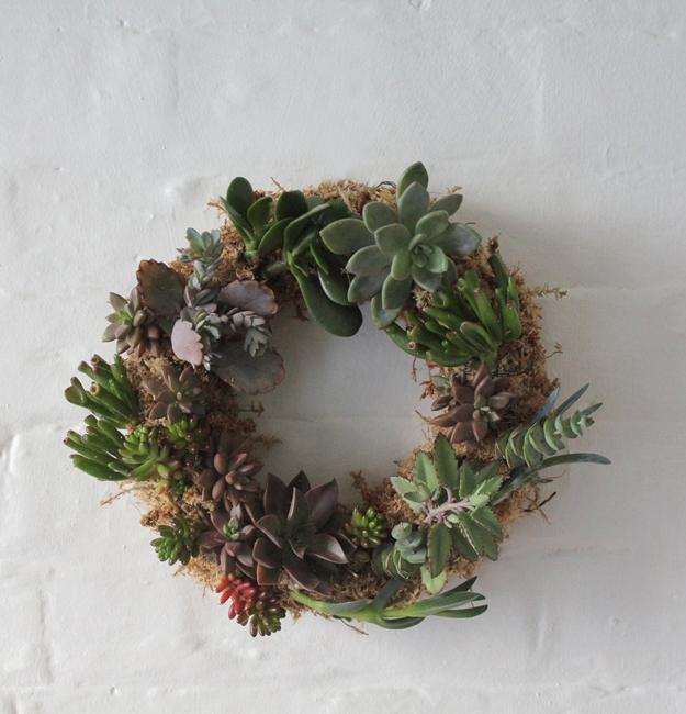 making wreaths with live plants