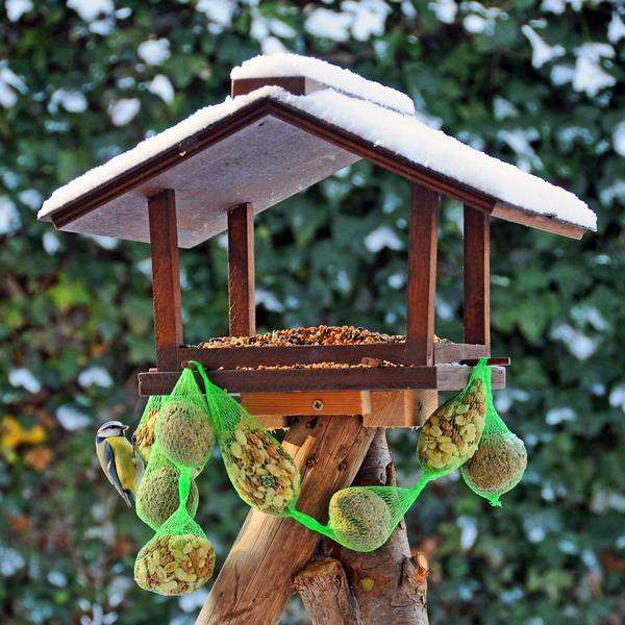 Wood Bird Feeder, 25 Design Ideas for DIY Garden Decorations Wood Bird Feeder, 25 Design Ideas for DIY Garden Decorations