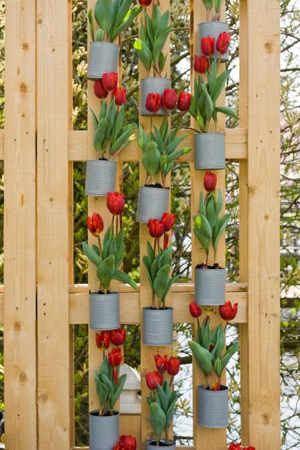 outdoor decorating with spring flowers