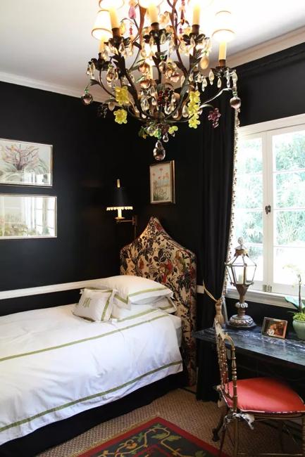 Bedroom Decorating with Black Wallpaper, 2 Modern Wall 