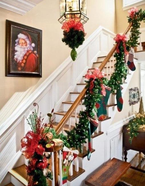 29 HQ Pictures Decorating Banisters For Christmas : 21 Best Staircase Christmas Decorations Holiday Staircase Ideas