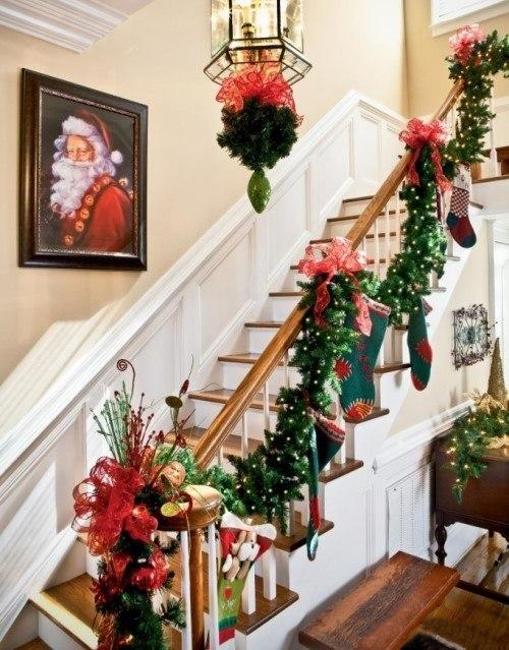 33 Christmas Decorating Ideas For Festive Staircase Designs