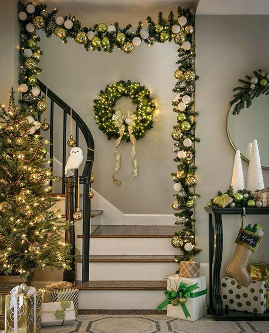 [Get 42+] Stair Railing Staircase Christmas Decorating Ideas