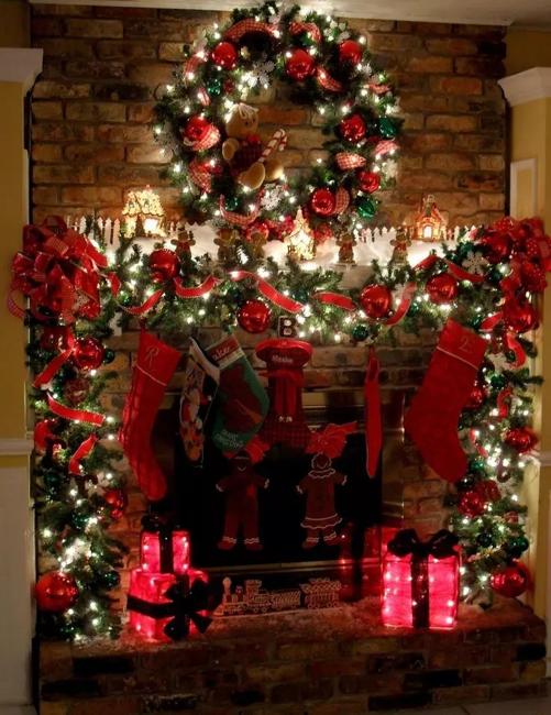 Traditional Christmas Garlands And Lights Chic Fireplace