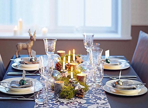 Indigo Blue Christmas Colors, Table Decorations and Setting Ideas