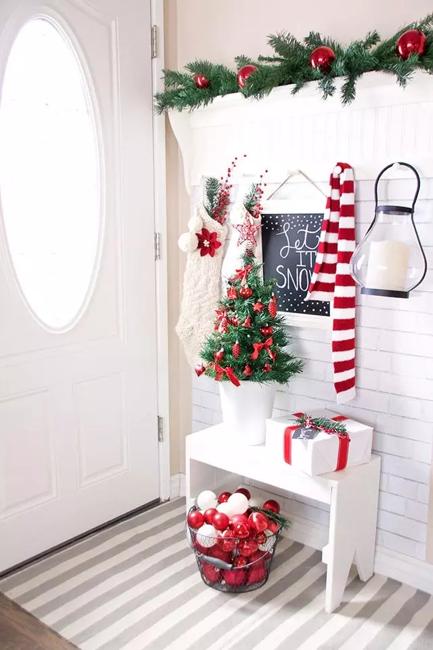 holiday decor for entryway