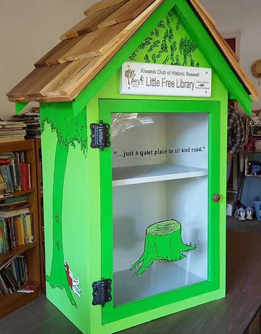 cute little free library design ideas, recycling for gifts