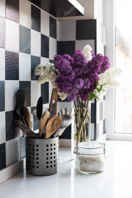 black white kitchen tiles