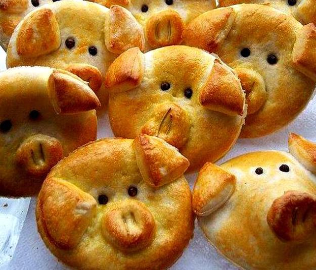 Playful Piglets, Edible Decorations for Your Creative Party Table