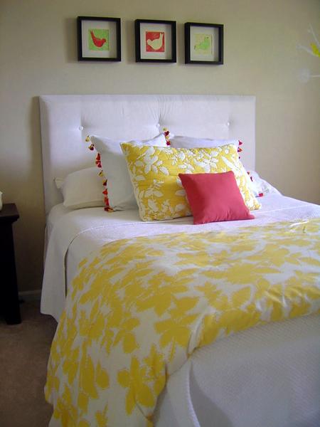 white yellow red bedding set