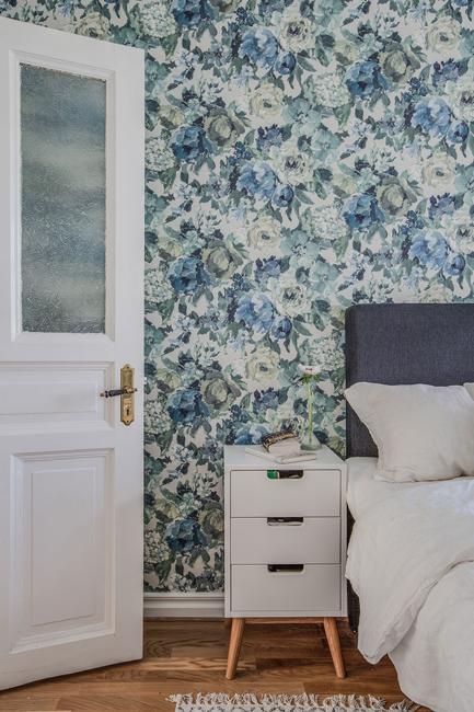 white bedroom blue wallpaper