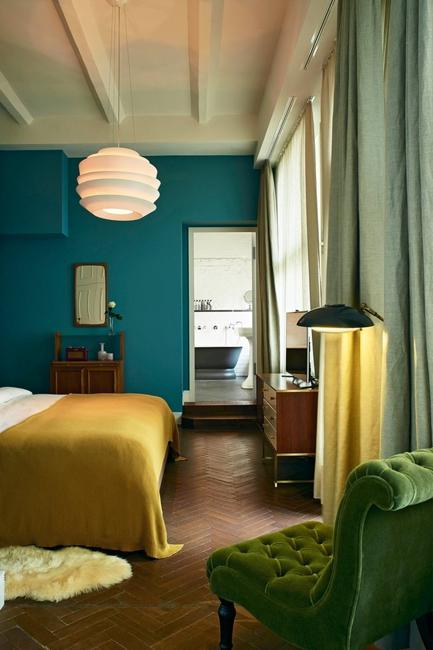 turquoise wall green curtains yellow bedding