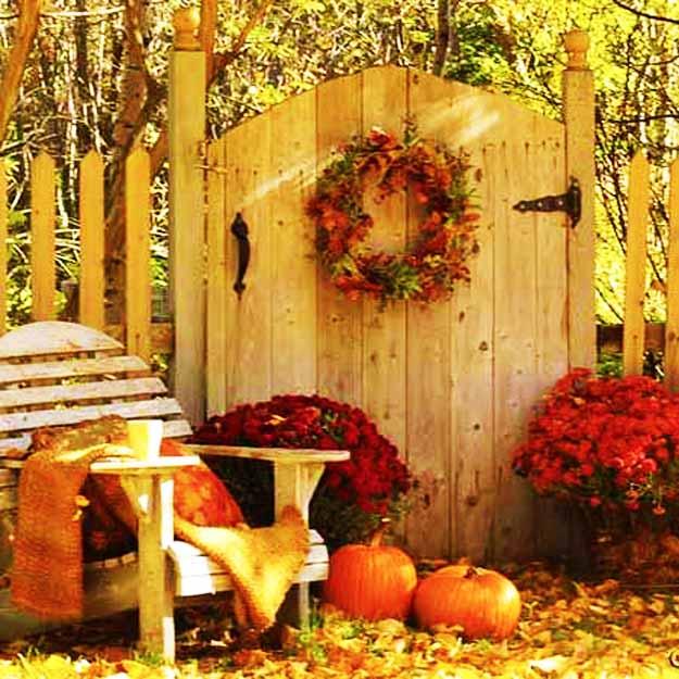 Spectacular Fall Decorations and Yard Installations Created with ...