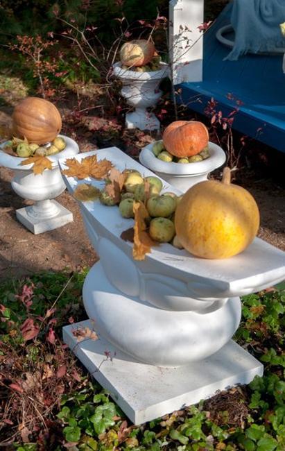 Spectacular Fall Decorations And Yard Installations Created