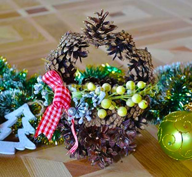 Diy Pinecone Baskets Table Centerpiece Ideas For Thanksgiving And