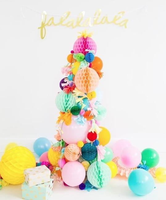 balloon holiday tree