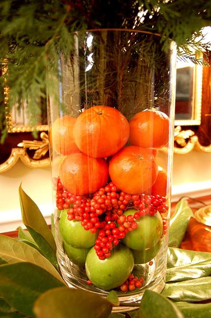 Versatile Christmas Table Centerpieces Created with Food, Decoration ...