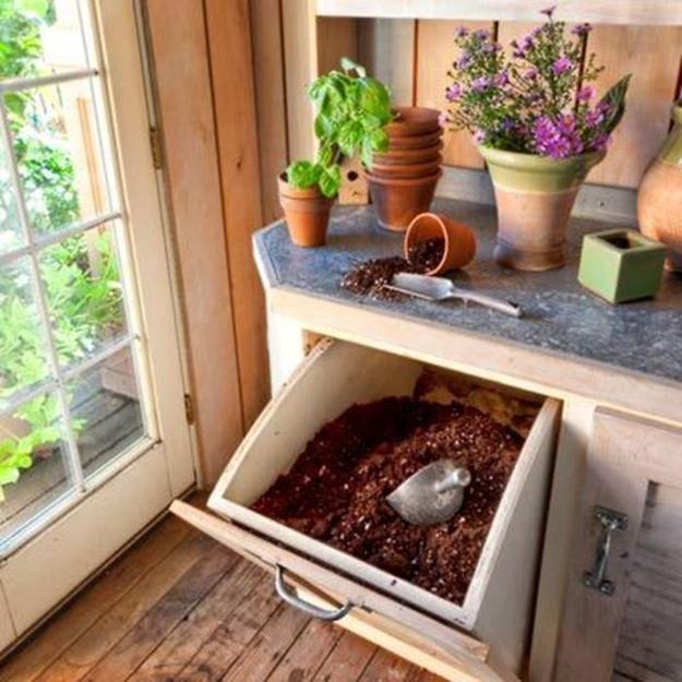 45 Space Saving Ideas for Organizing your Garden Shed ...