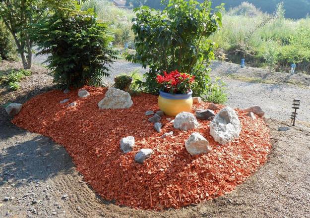 Decorative Wood Chip Materials, Colorful Contemporary Landscaping Ideas