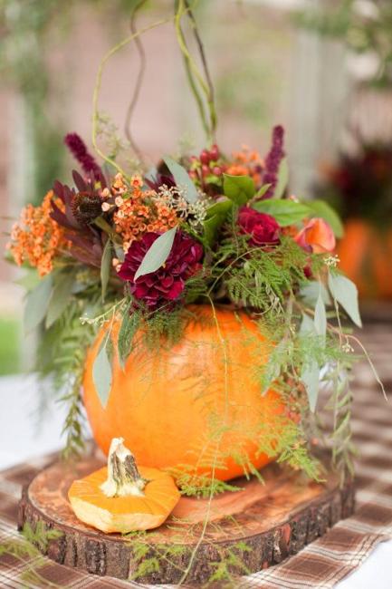 fall flowers greenery wood slice pumpkin